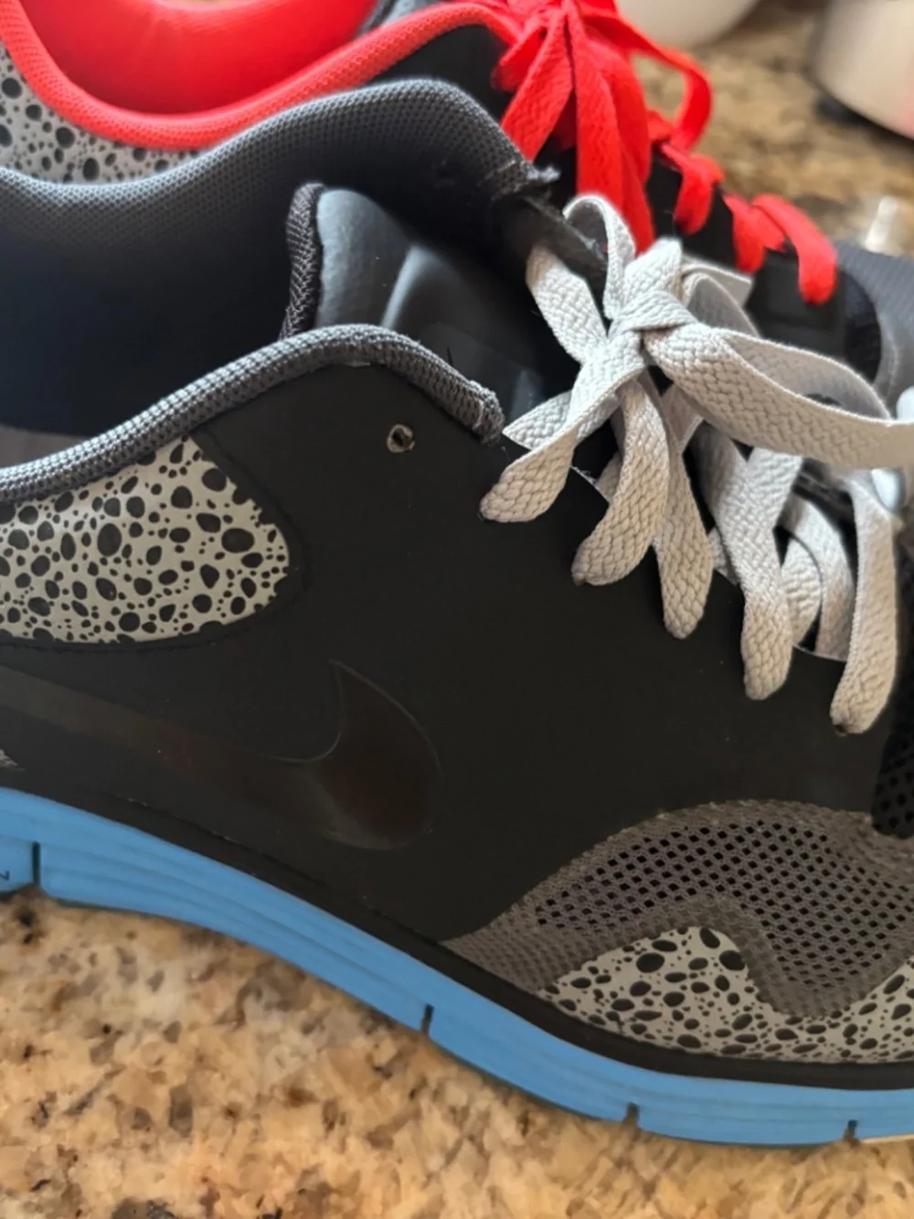 2 pairs Nike